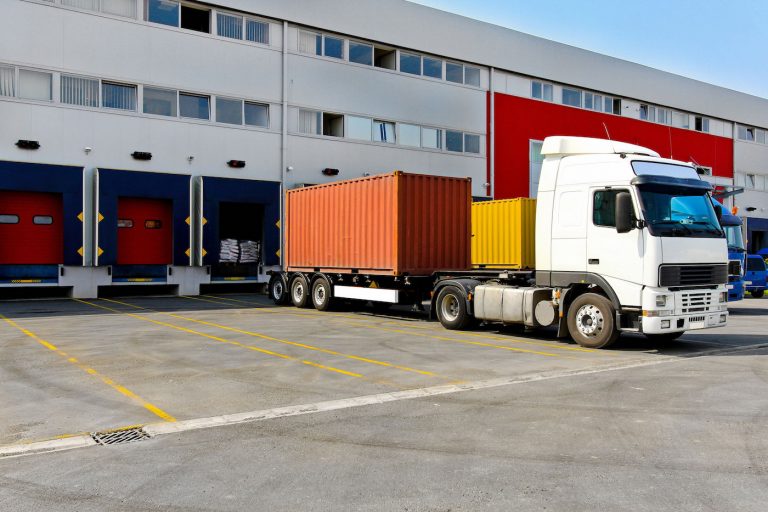 Lee más sobre el artículo Los principales contenedores que se usan para el transporte terrestre